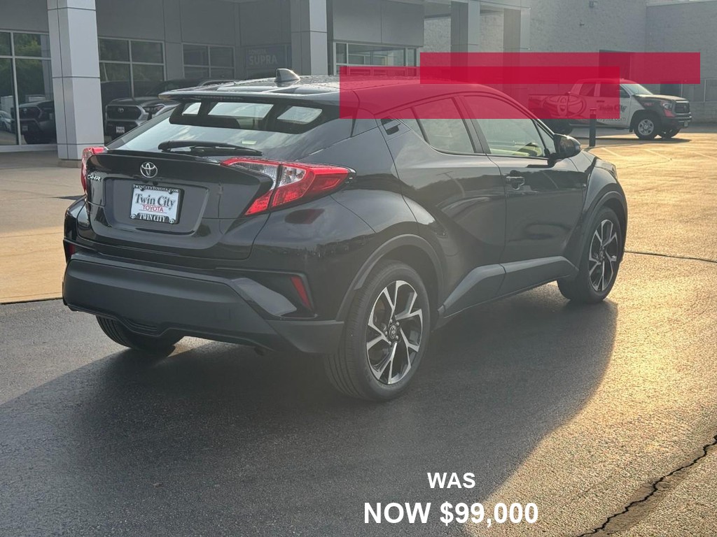Toyota C-HR Vehicle Full-screen Gallery Image 03