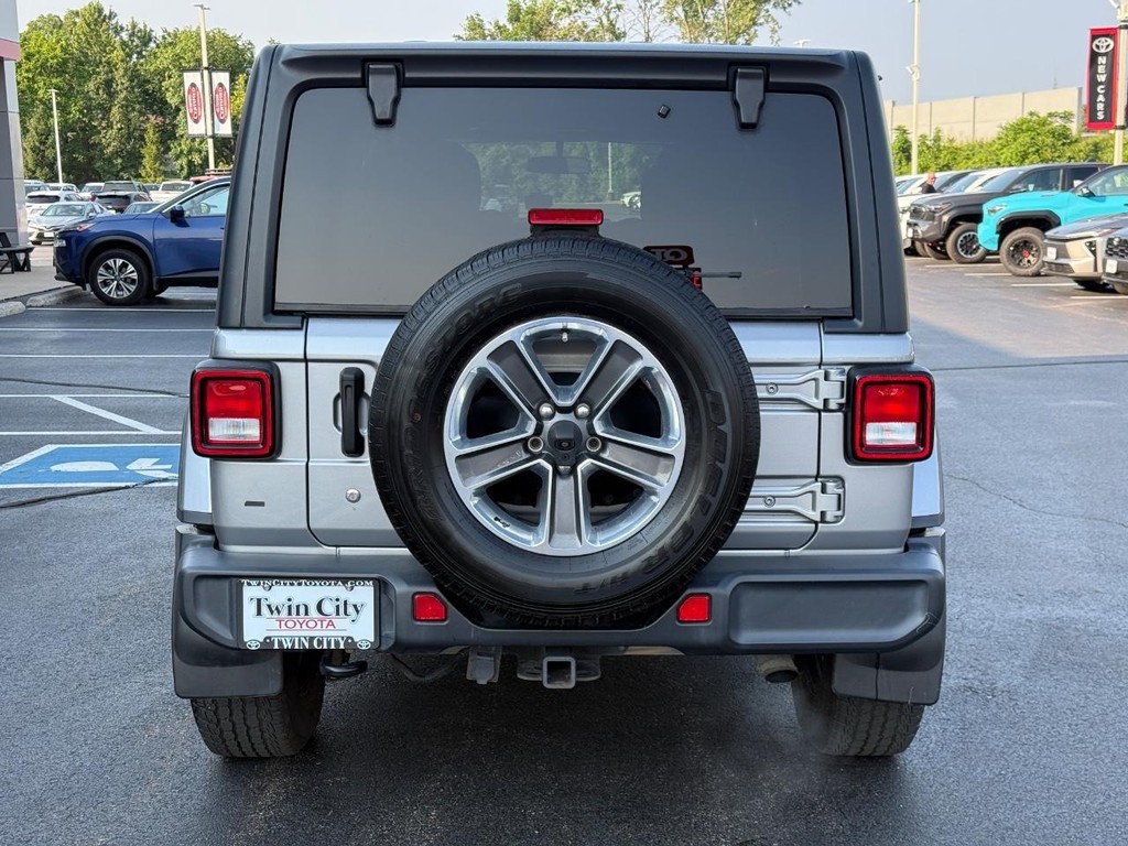 Jeep Wrangler Unlimited Vehicle Full-screen Gallery Image 5