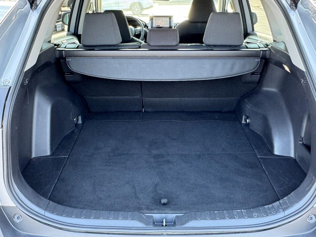 Toyota RAV4 Vehicle Full-screen Gallery Image 6