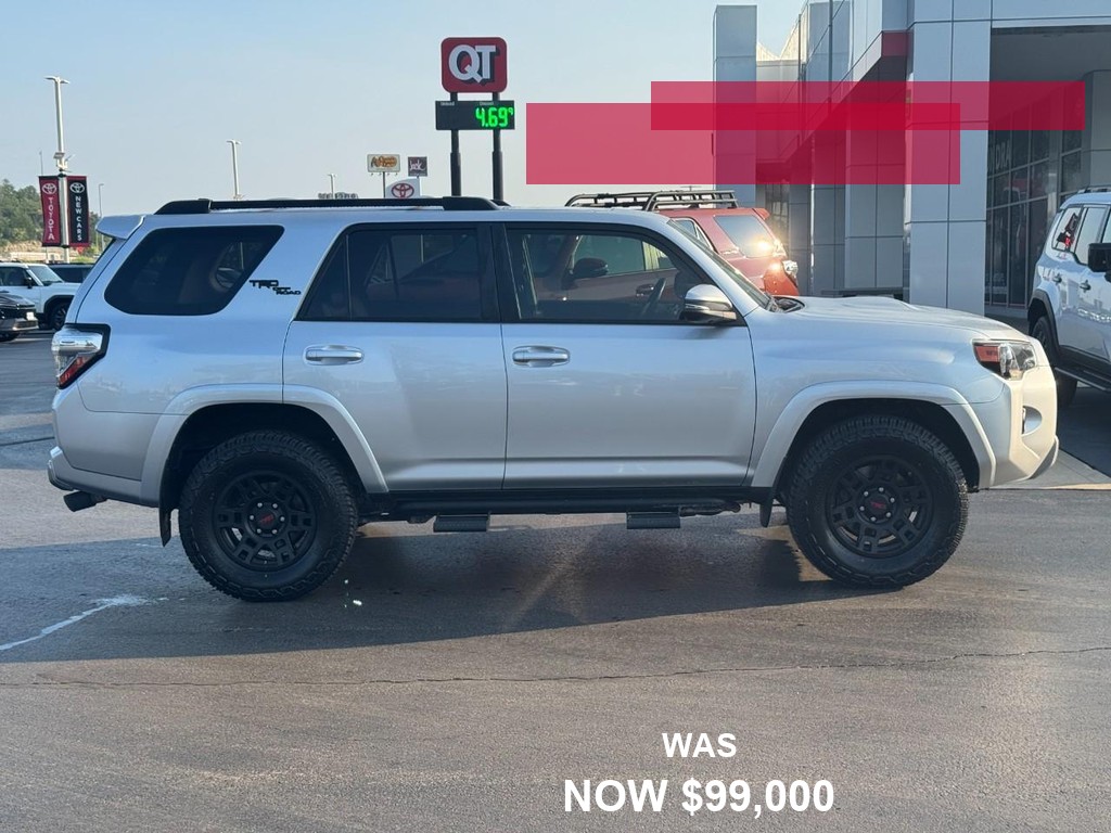 Toyota 4Runner Vehicle Full-screen Gallery Image 02