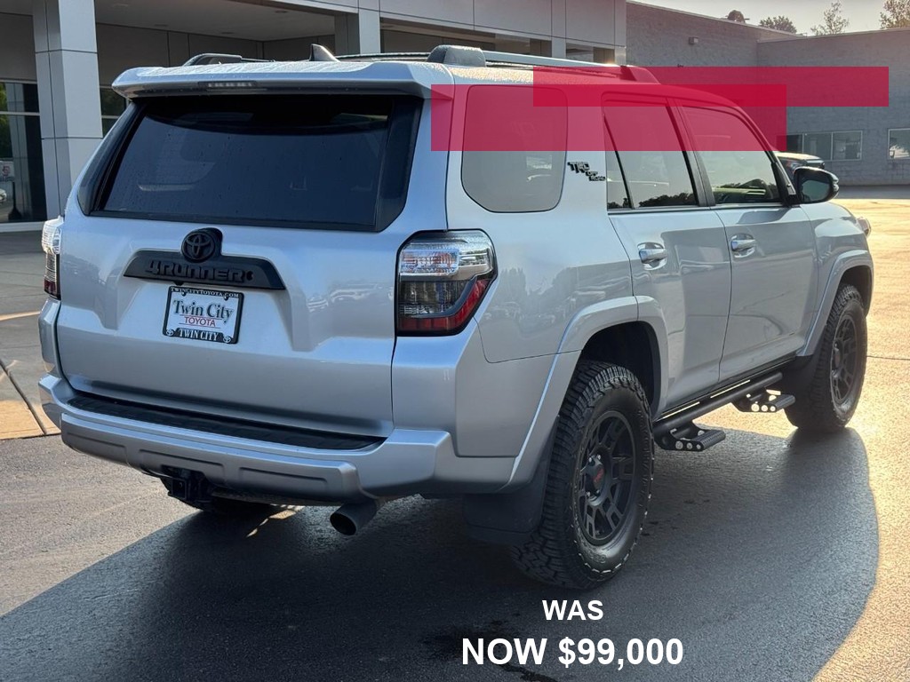 Toyota 4Runner Vehicle Full-screen Gallery Image 03