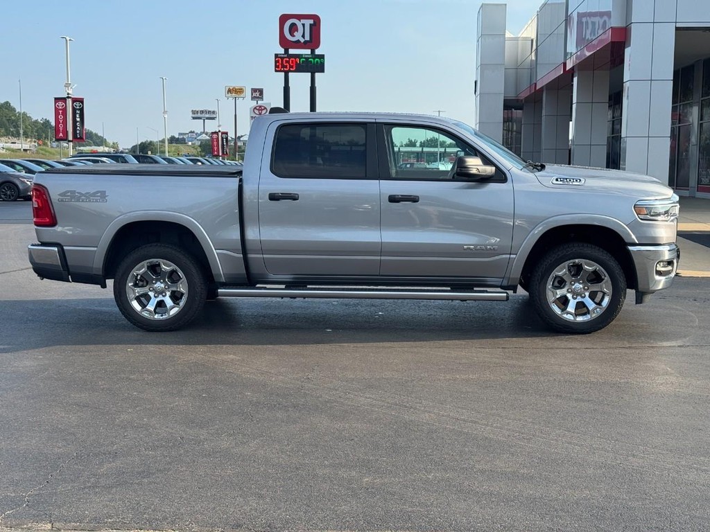 Ram 1500 Vehicle Full-screen Gallery Image 02