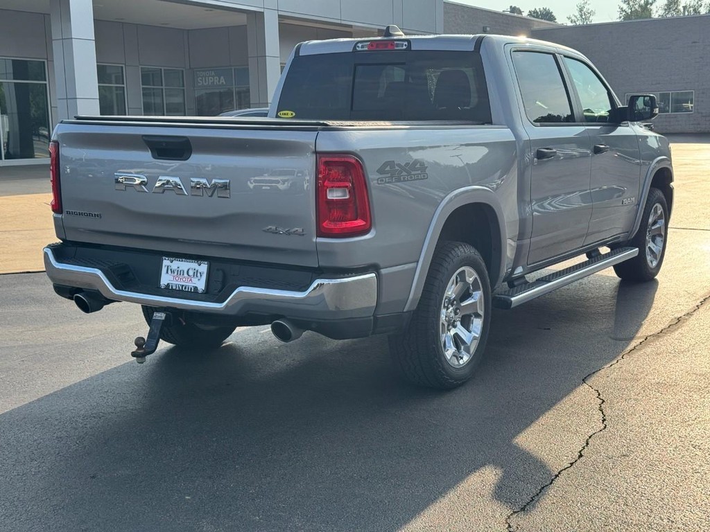 Ram 1500 Vehicle Full-screen Gallery Image 03