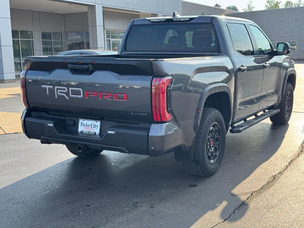 Toyota Tundra 4WD Vehicle Full-screen Gallery Image 03