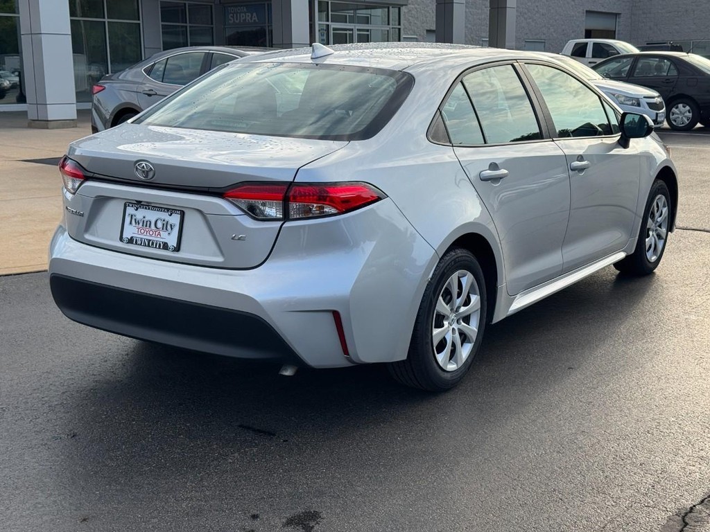 Toyota Corolla Vehicle Full-screen Gallery Image 03
