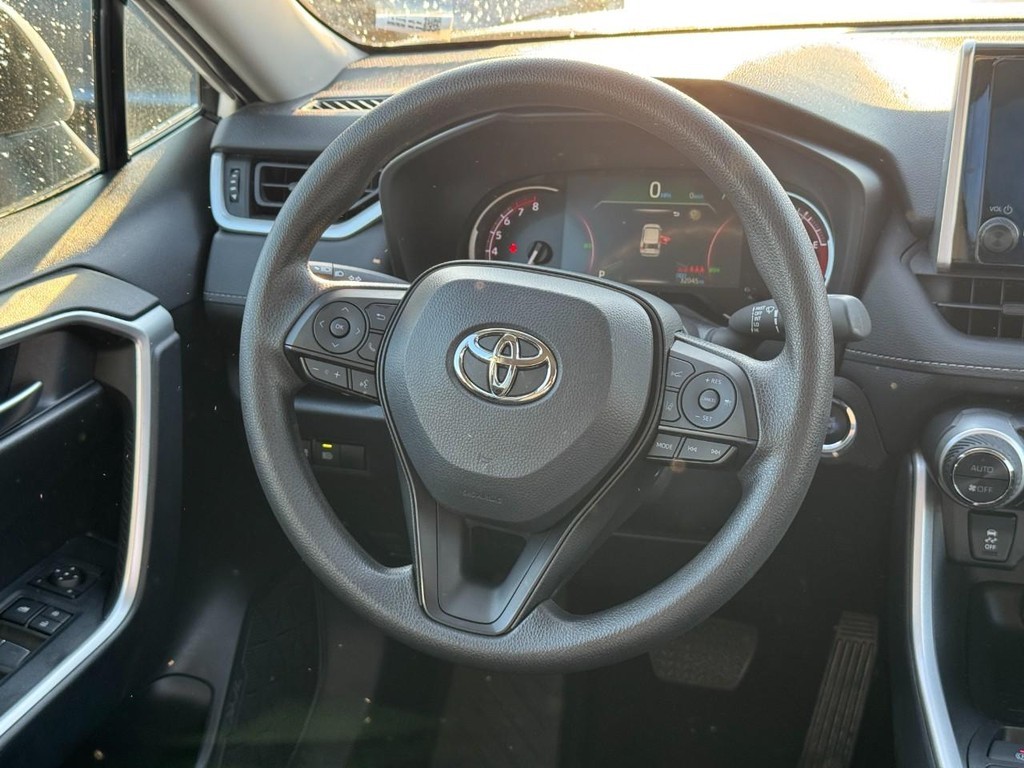 Toyota RAV4 Vehicle Full-screen Gallery Image 13