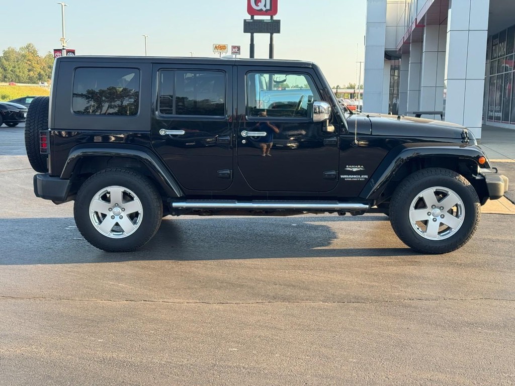 Jeep Wrangler Unlimited Vehicle Full-screen Gallery Image 2