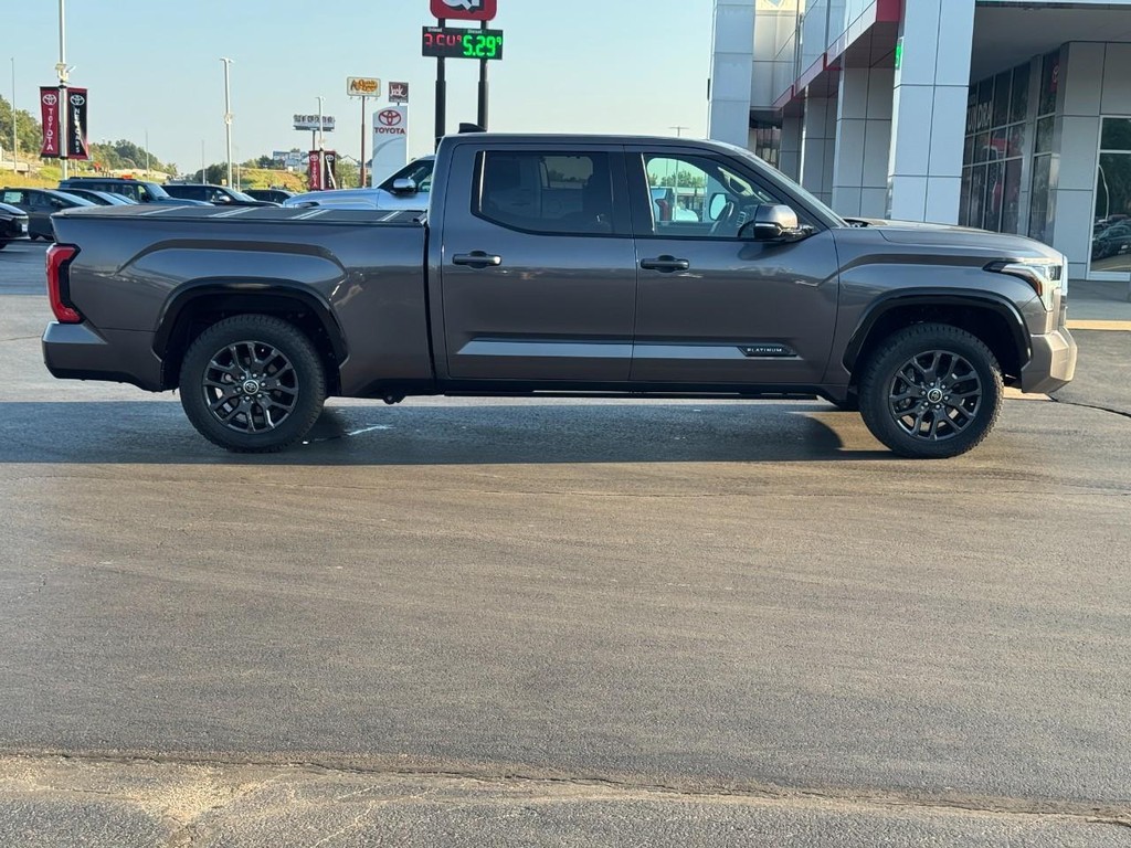 Toyota Tundra 4WD Vehicle Full-screen Gallery Image 02