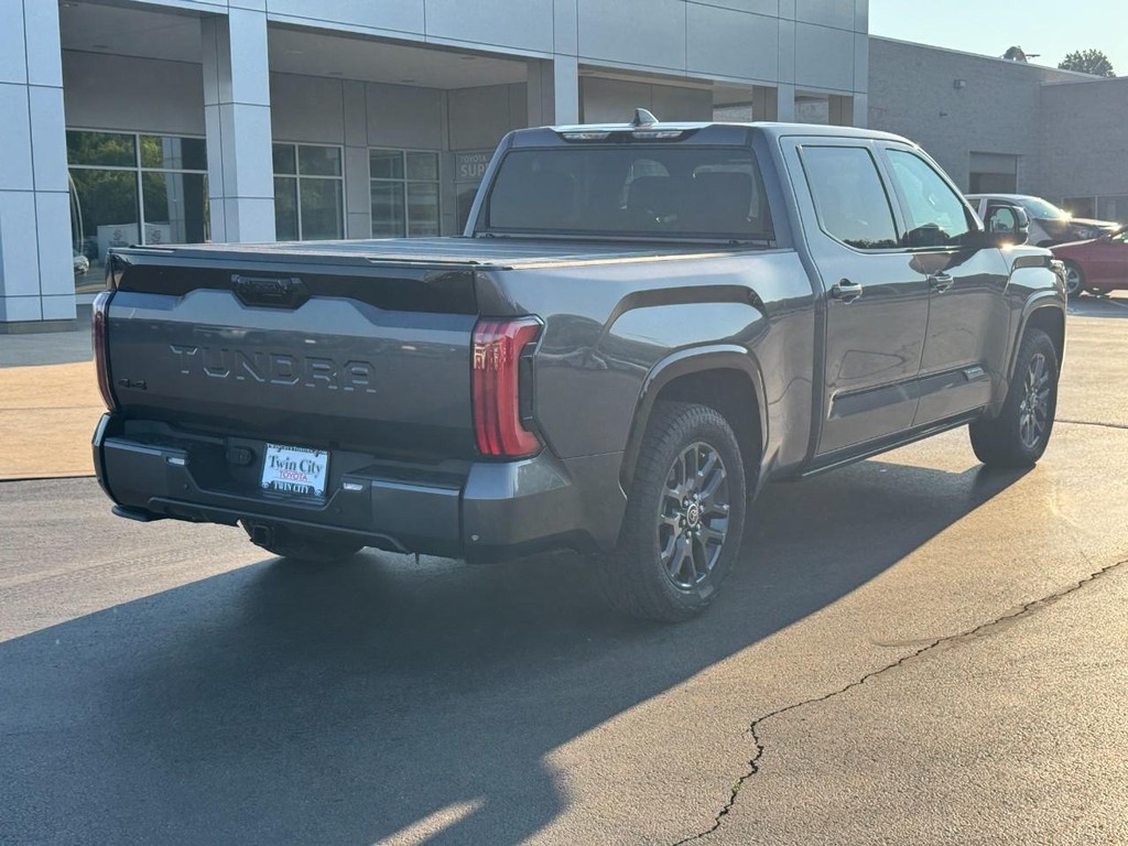 Toyota Tundra 4WD Vehicle Full-screen Gallery Image 03