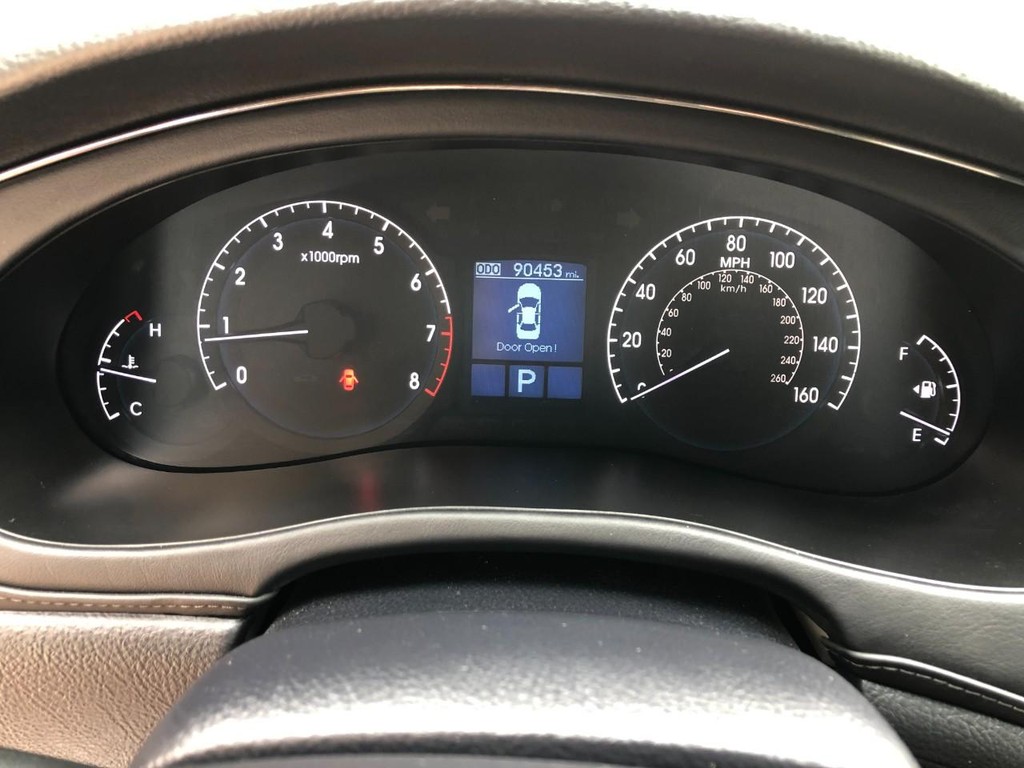 Toyota Corolla Cross Vehicle Full-screen Gallery Image 4