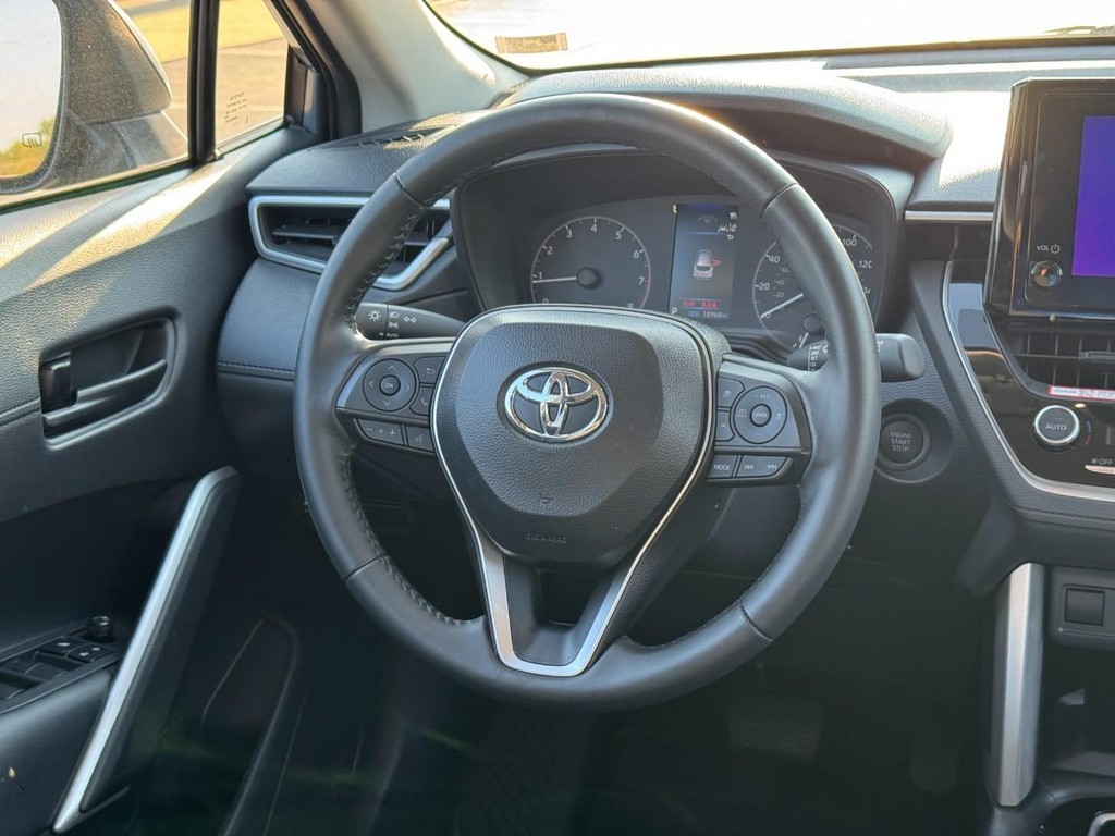 Toyota Corolla Cross Vehicle Full-screen Gallery Image 13