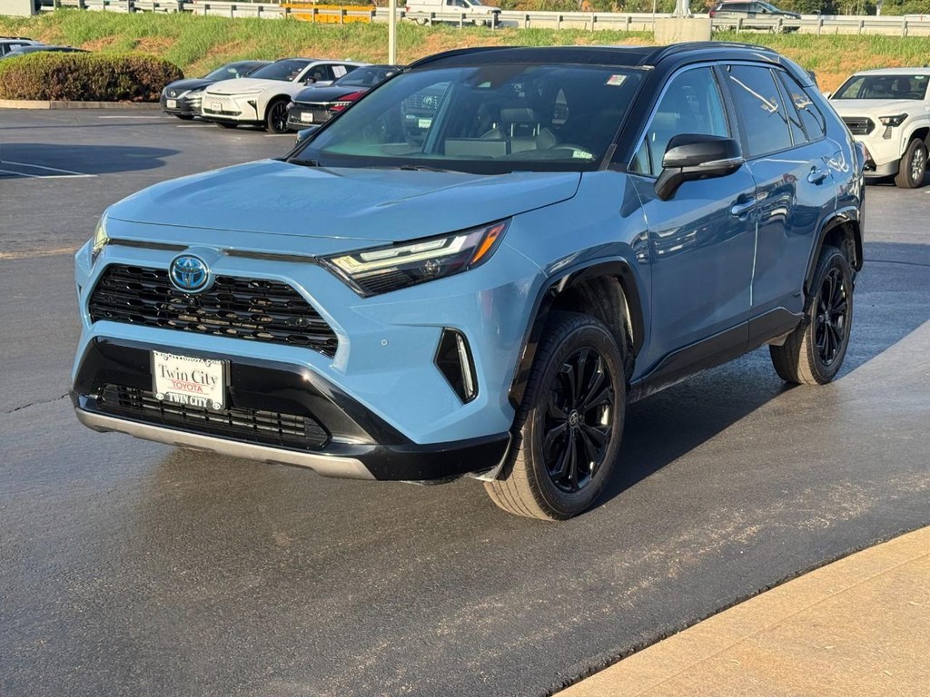 Toyota RAV4 Vehicle Full-screen Gallery Image 09