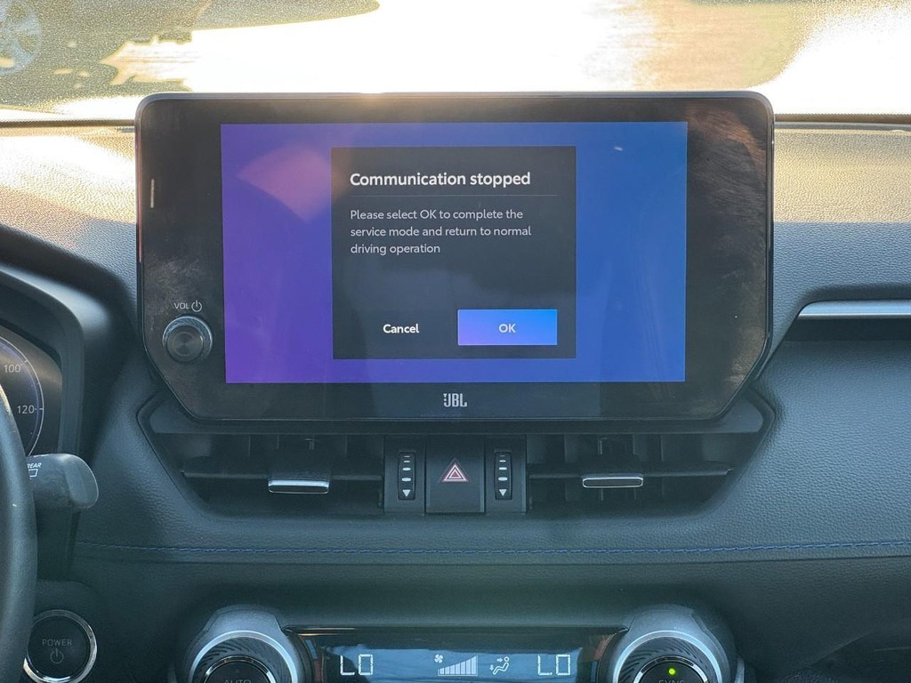 Toyota RAV4 Vehicle Full-screen Gallery Image 15