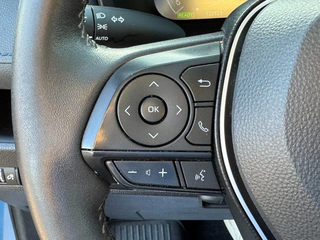 Toyota RAV4 Vehicle Full-screen Gallery Image 21