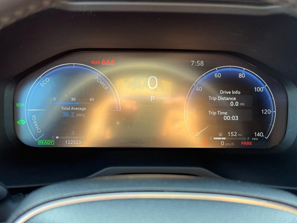 Toyota RAV4 Vehicle Full-screen Gallery Image 23