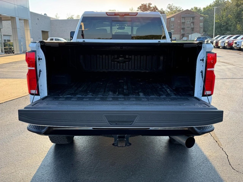 Chevrolet Silverado 2500HD Vehicle Full-screen Gallery Image 06