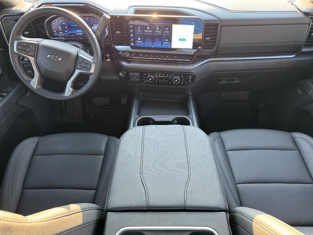 Chevrolet Silverado 2500HD Vehicle Full-screen Gallery Image 14