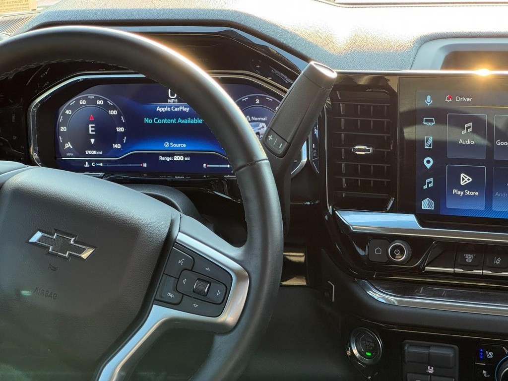 Chevrolet Silverado 2500HD Vehicle Full-screen Gallery Image 17