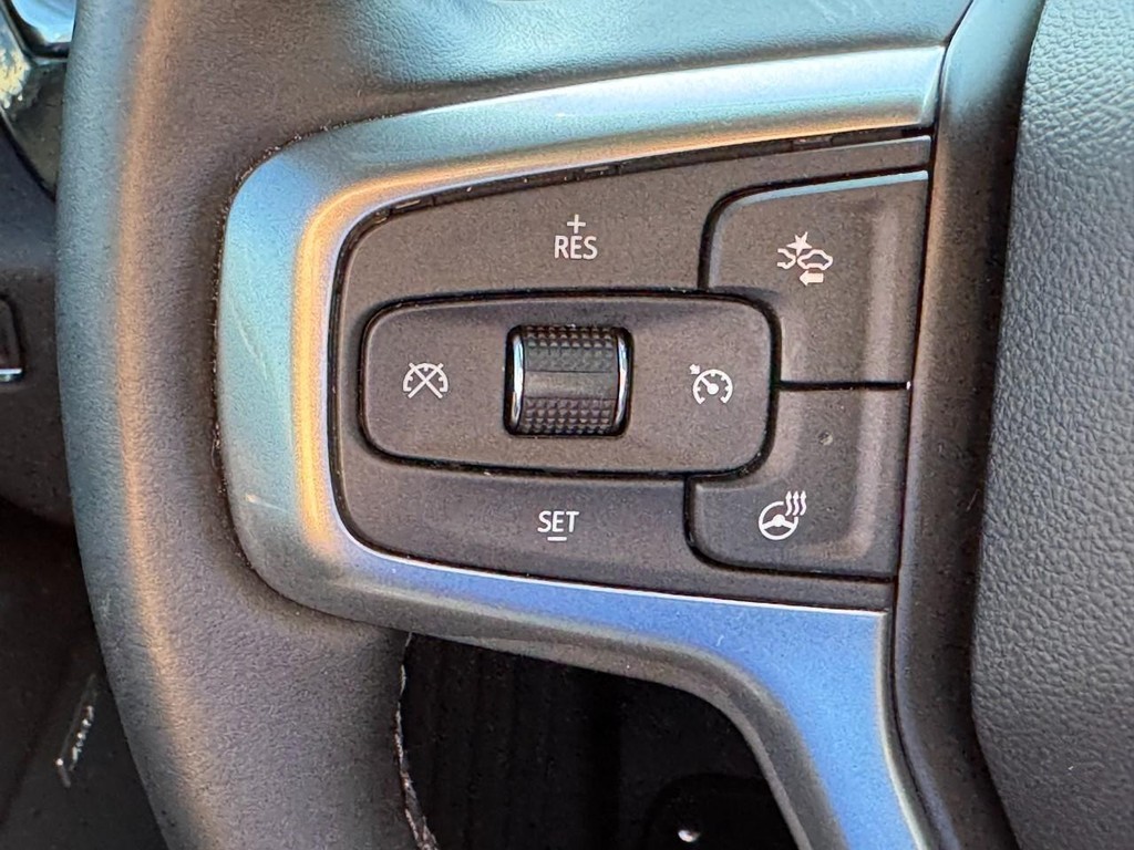 Chevrolet Silverado 2500HD Vehicle Full-screen Gallery Image 22