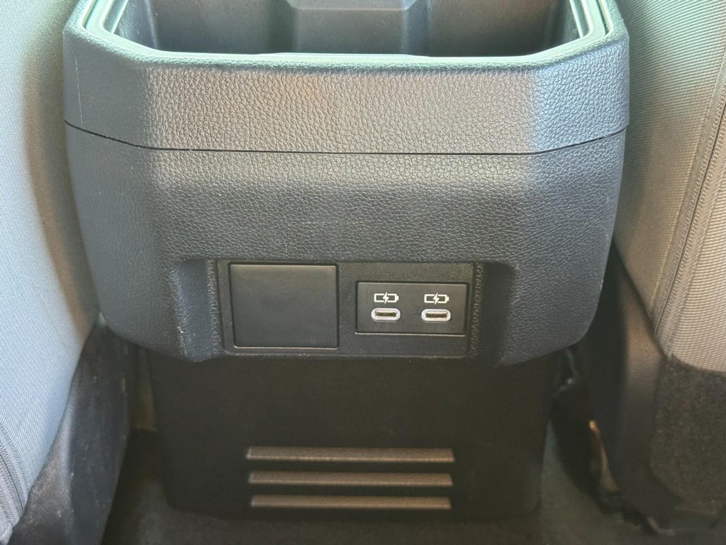 Toyota Tacoma 4WD Vehicle Full-screen Gallery Image 11