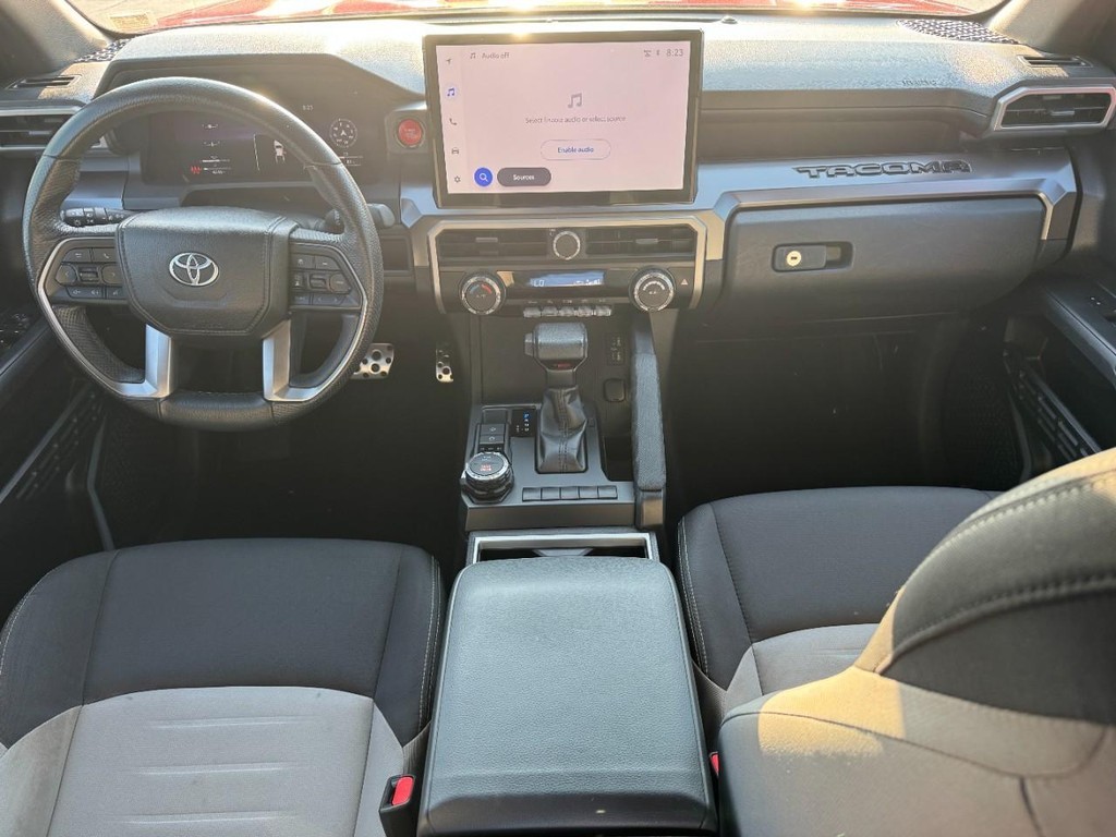Toyota Tacoma 4WD Vehicle Full-screen Gallery Image 12