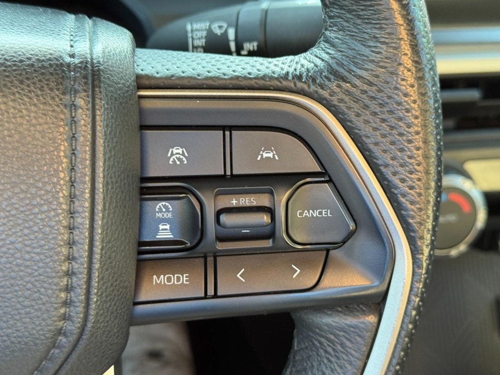 Toyota Tacoma 4WD Vehicle Full-screen Gallery Image 20