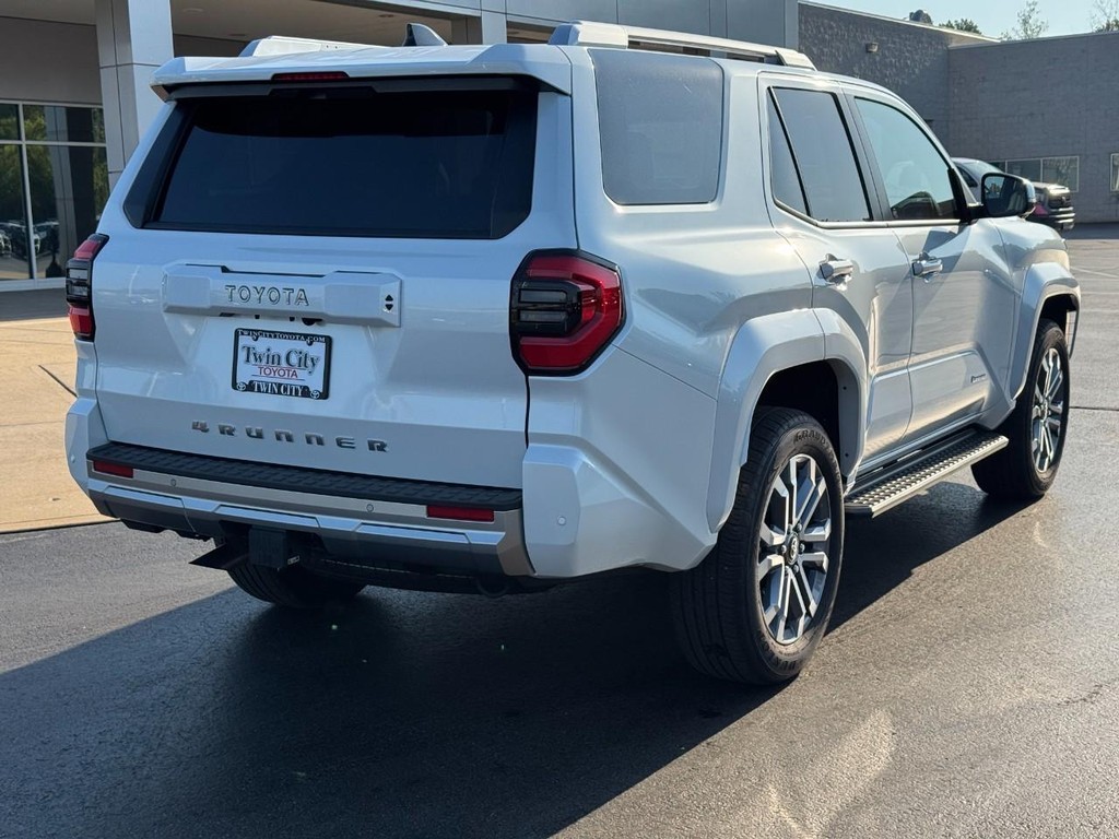 Toyota 4Runner Vehicle Full-screen Gallery Image 03