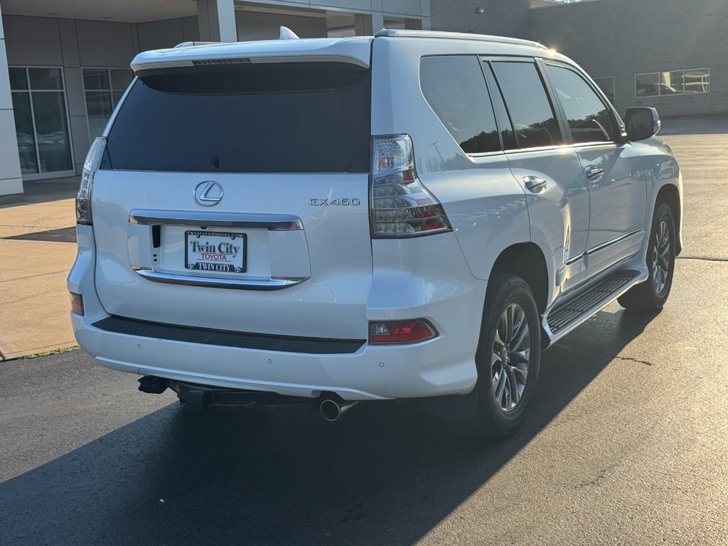 Lexus GX 460 Vehicle Full-screen Gallery Image 03