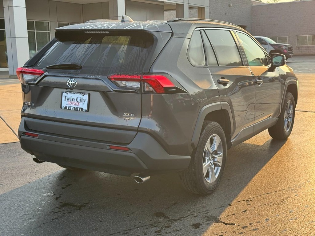 Toyota RAV4 Vehicle Full-screen Gallery Image 03