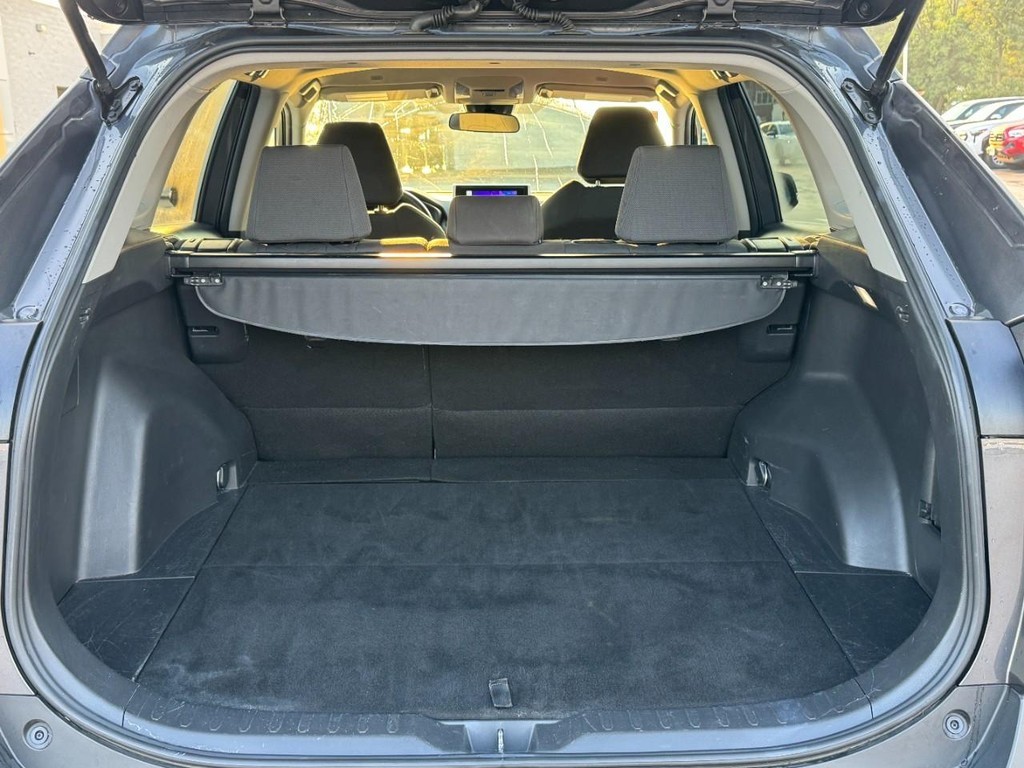 Toyota RAV4 Vehicle Full-screen Gallery Image 06