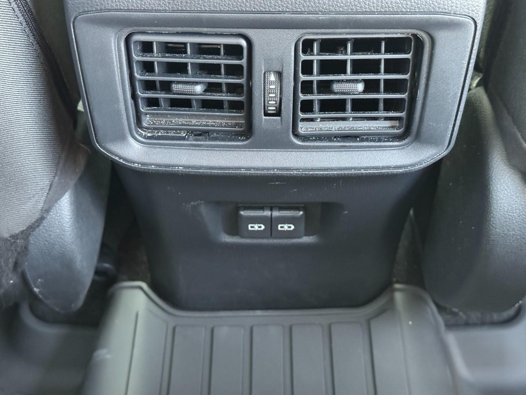 Toyota RAV4 Vehicle Full-screen Gallery Image 12