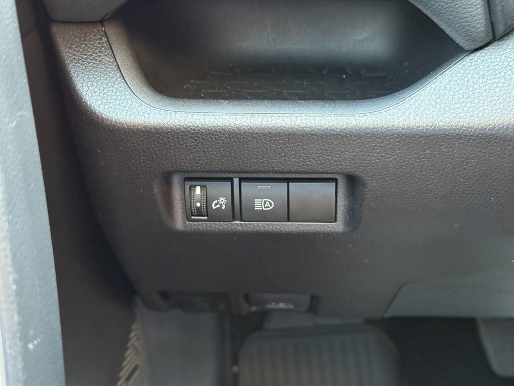Toyota RAV4 Vehicle Full-screen Gallery Image 19