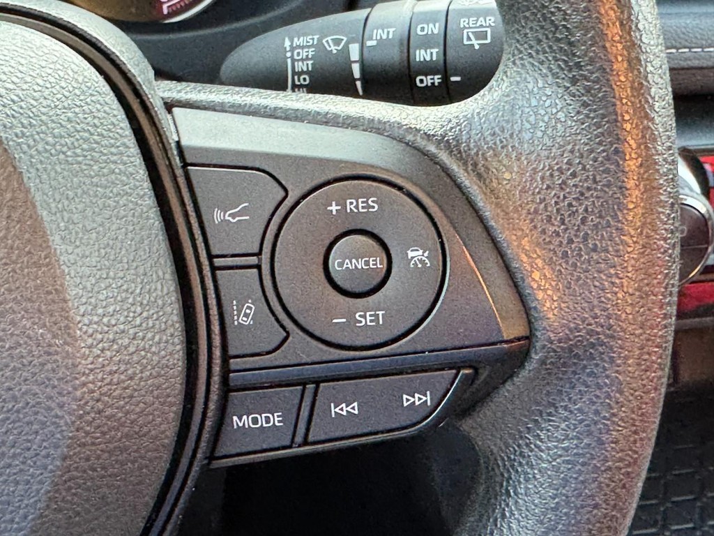 Toyota RAV4 Vehicle Full-screen Gallery Image 21