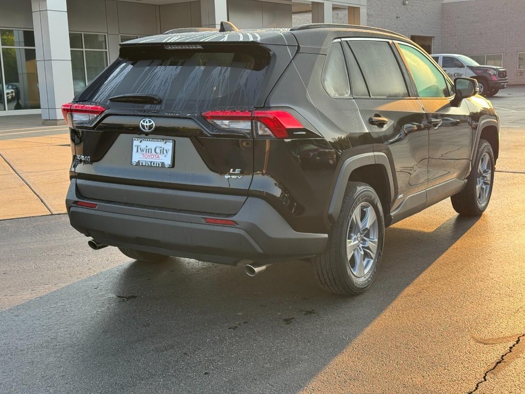 Toyota RAV4 Vehicle Full-screen Gallery Image 03