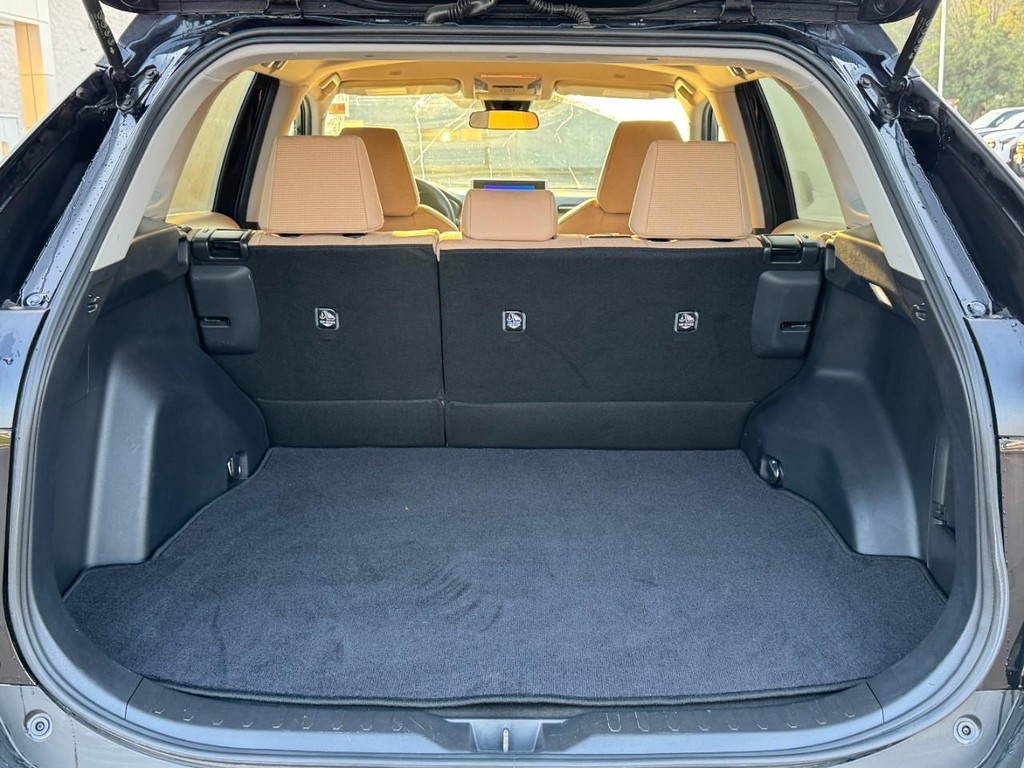 Toyota RAV4 Vehicle Full-screen Gallery Image 06