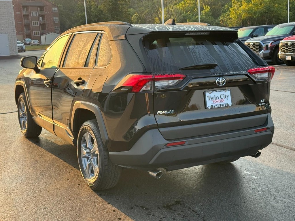 Toyota RAV4 Vehicle Full-screen Gallery Image 07
