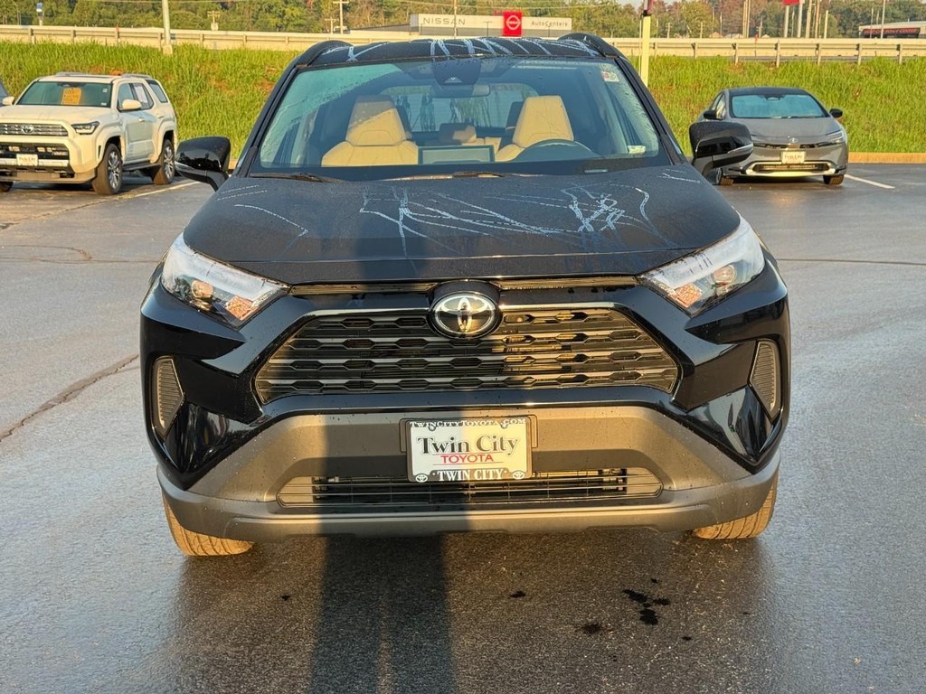 Toyota RAV4 Vehicle Full-screen Gallery Image 10