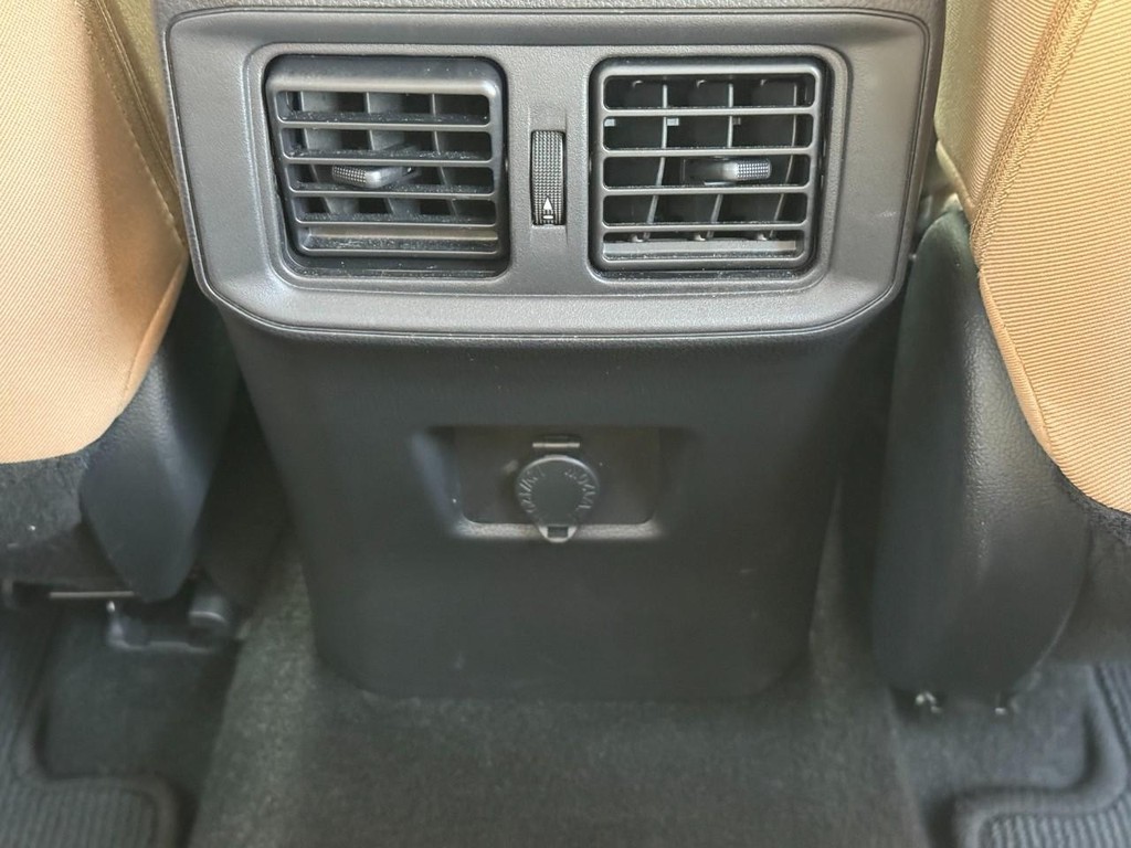 Toyota RAV4 Vehicle Full-screen Gallery Image 12