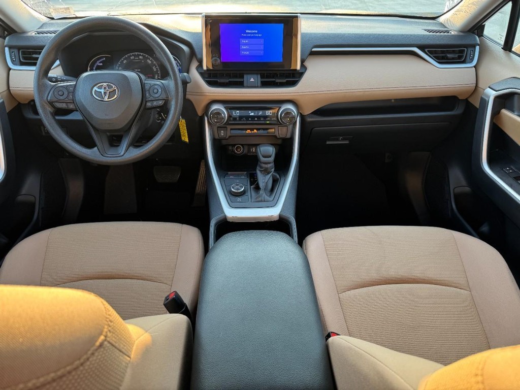Toyota RAV4 Vehicle Full-screen Gallery Image 13