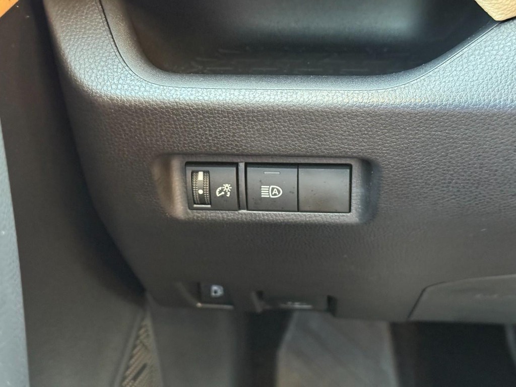 Toyota RAV4 Vehicle Full-screen Gallery Image 19