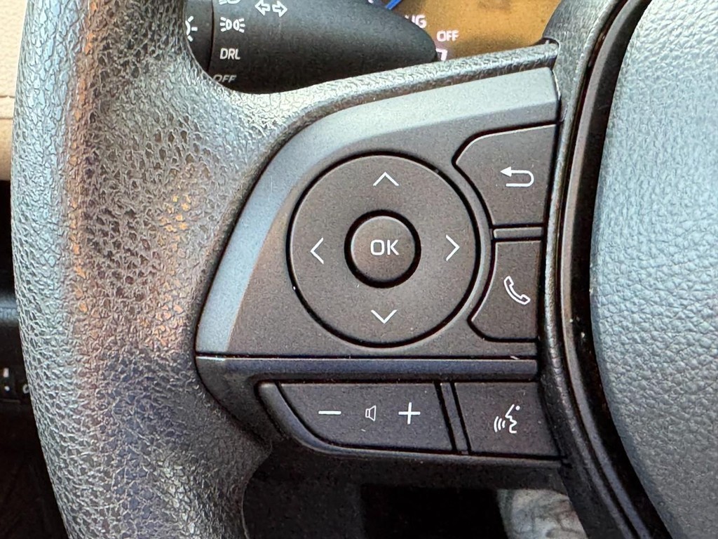 Toyota RAV4 Vehicle Full-screen Gallery Image 20