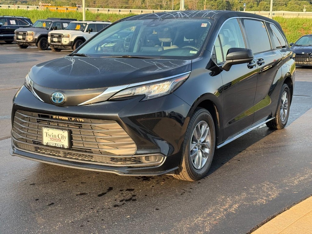 Toyota Sienna Vehicle Full-screen Gallery Image 09