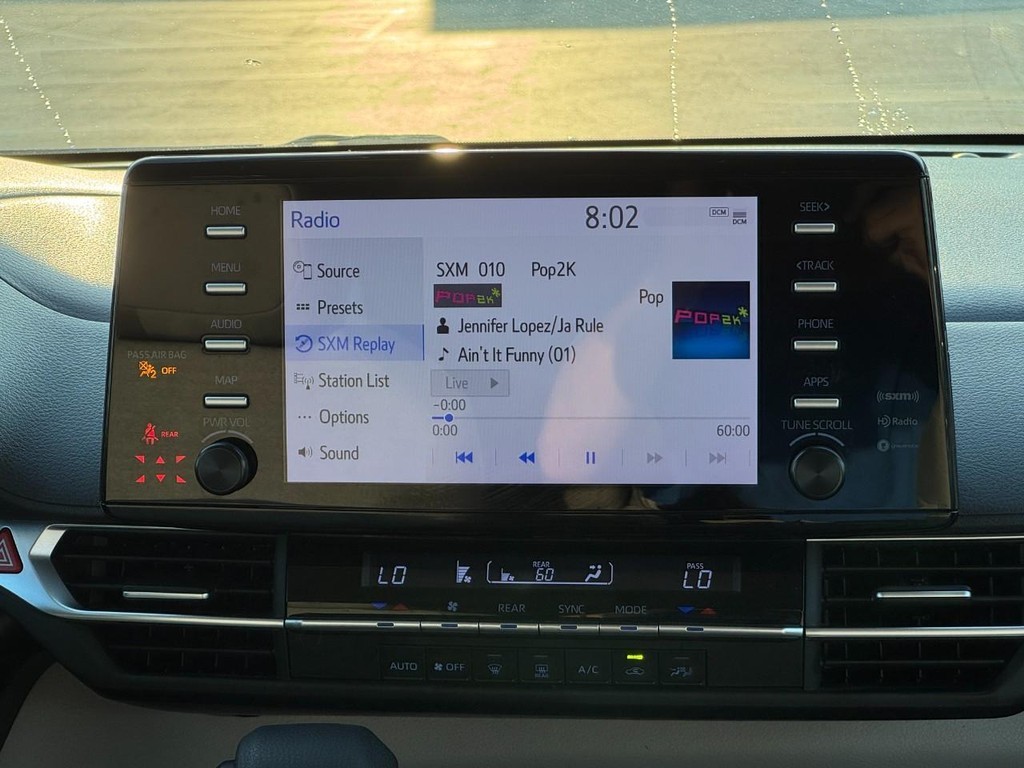 Toyota Sienna Vehicle Full-screen Gallery Image 16
