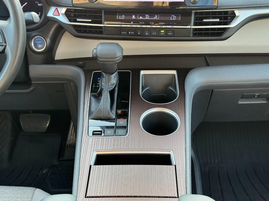 Toyota Sienna Vehicle Full-screen Gallery Image 17