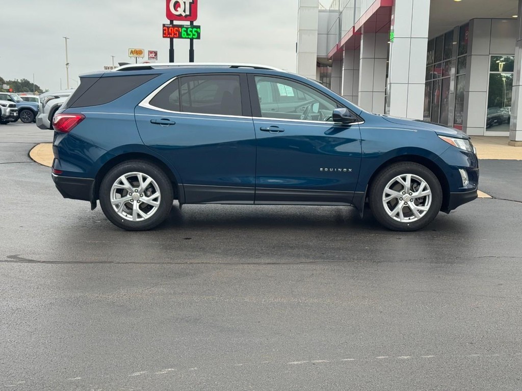 Chevrolet Equinox Vehicle Full-screen Gallery Image 02