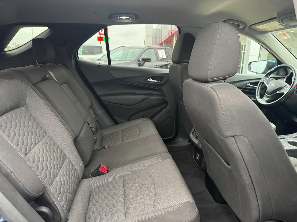 Chevrolet Equinox Vehicle Full-screen Gallery Image 10