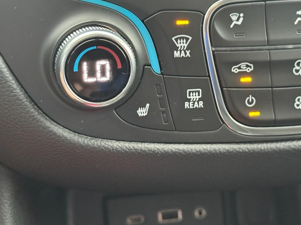 Chevrolet Equinox Vehicle Full-screen Gallery Image 24