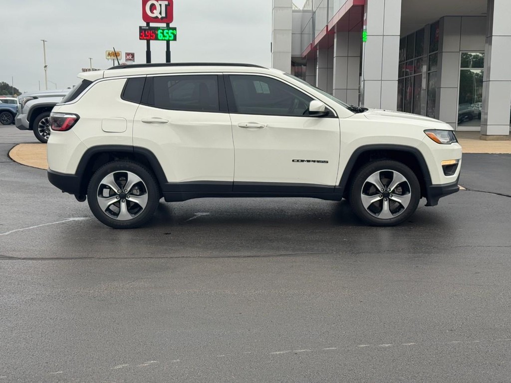 Jeep Compass Vehicle Full-screen Gallery Image 02