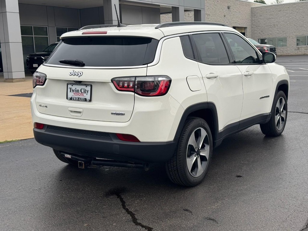 Jeep Compass Vehicle Full-screen Gallery Image 03