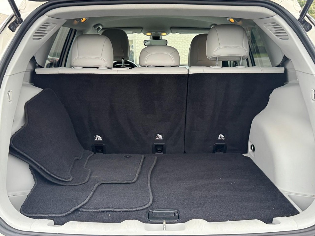 Jeep Compass Vehicle Full-screen Gallery Image 06